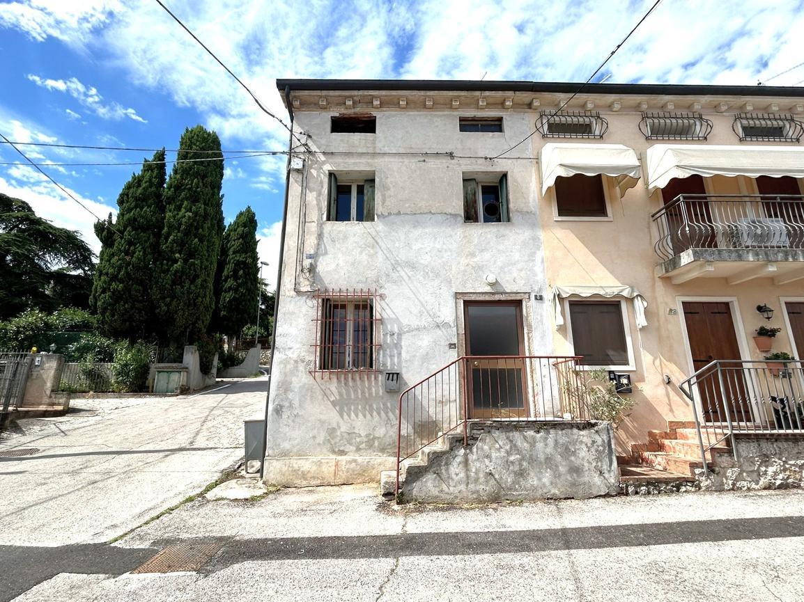 Дом с 4 комнатами в Креаццо, Италия № 170710