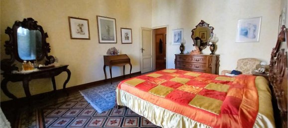 Casa de 6 divisões em Prato, Italy N.º 136362 18