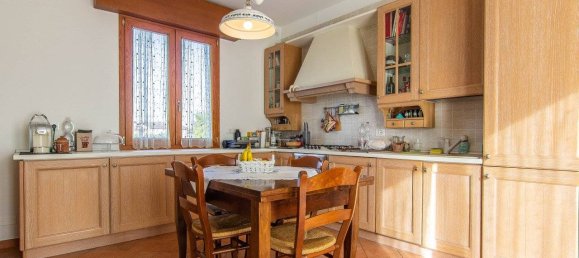 3 bedrooms Villa in Padua, Italy No. 341719 2