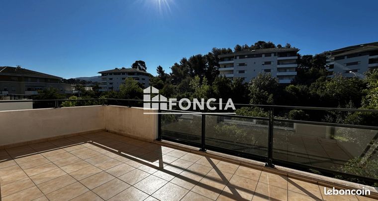 2 bedrooms Apartment in Marseille, France No. 287522