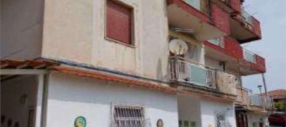 5 rooms Apartment in Castrolibero, Italy No. 184065 4