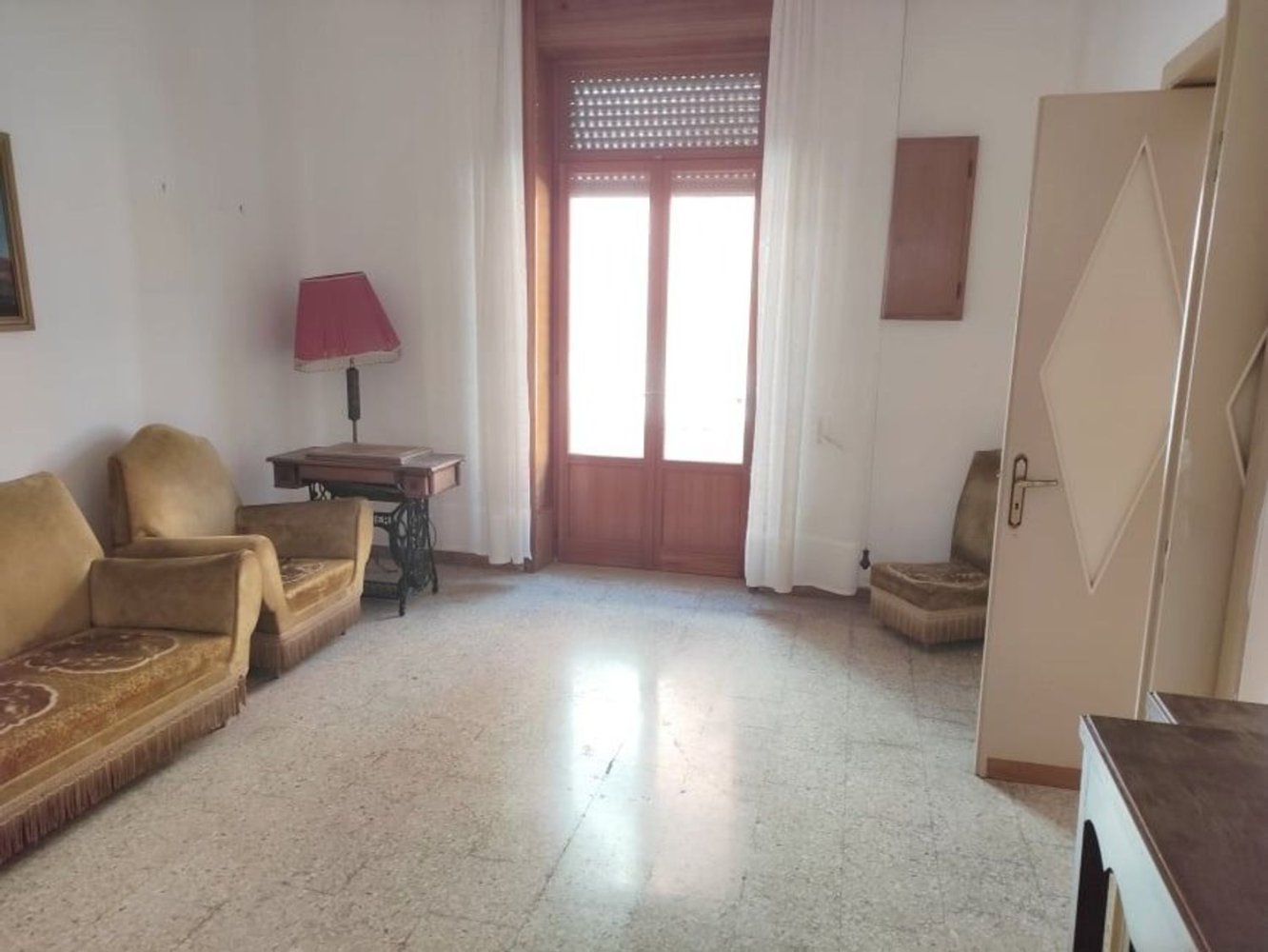 Дом с 6 комнатами в Lequile, Италия № 105455