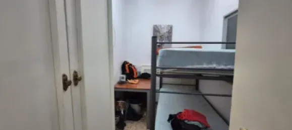 Apartamento de 4 dormitorios en Badajoz, Spain No. 180081 22