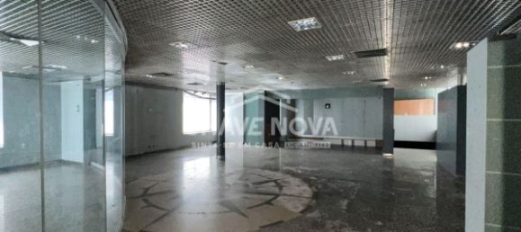 984m² Commercial property in Porto, Portugal No. 50606 9