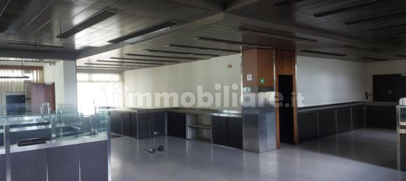 554m² Commercial property in Castelletto sopra Ticino, Italy No. 319599 5