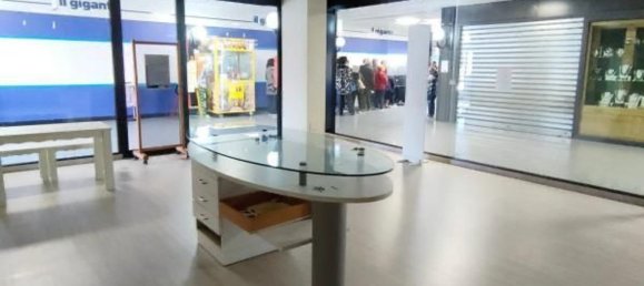 40m² Commercial property in Rho, Italy No. 82594 5