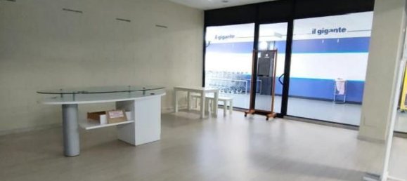 40m² Commercial property in Rho, Italy No. 82594 3