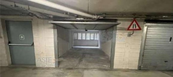 5 rooms Apartment in Pistoia, Italy No. 263456 6