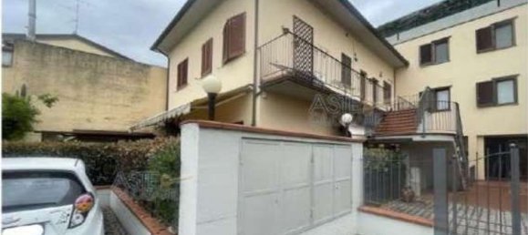 5 rooms Apartment in Pistoia, Italy No. 263456 2