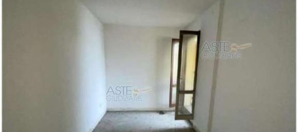 5 rooms Apartment in Pistoia, Italy No. 263456 8