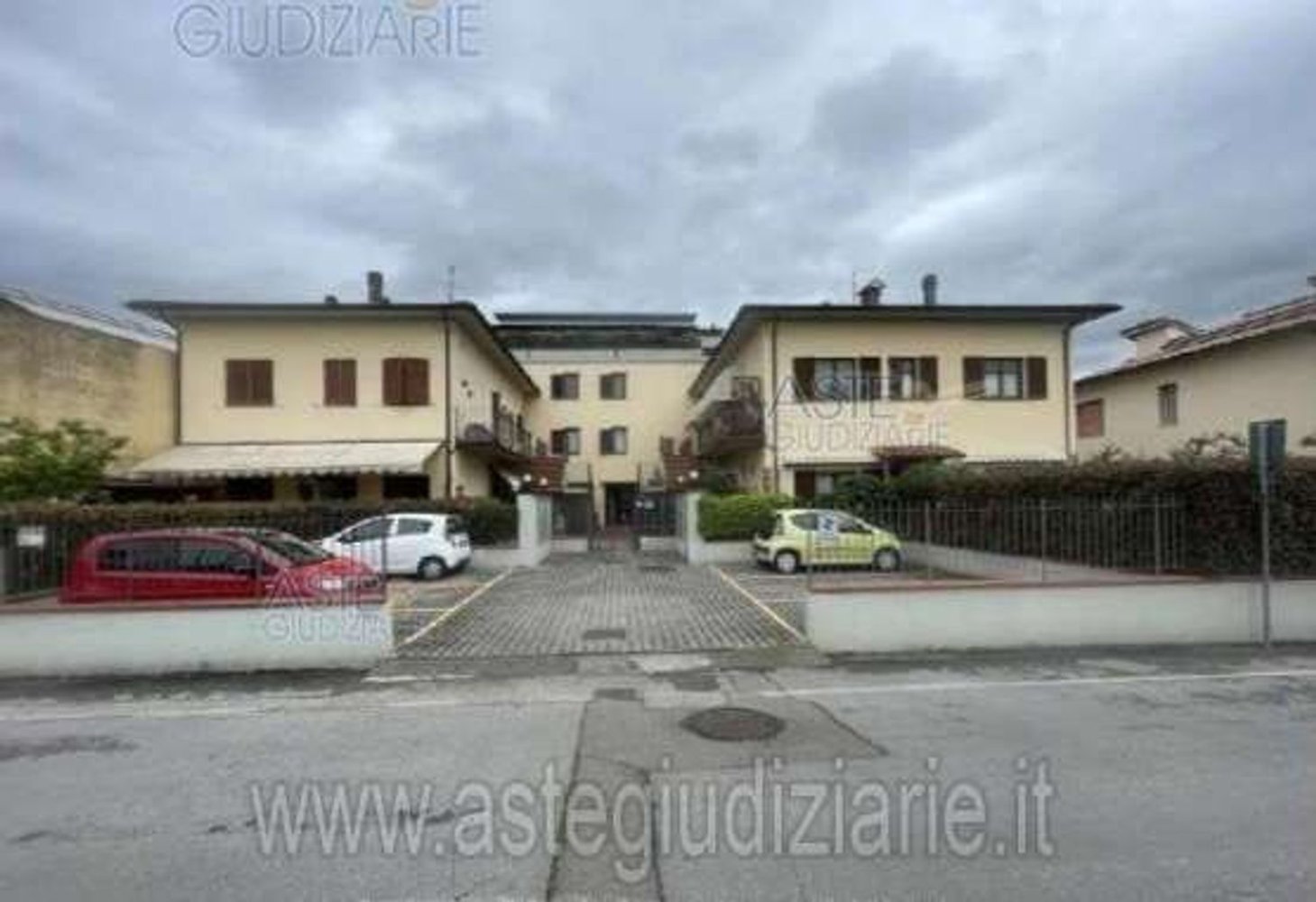 5 rooms Apartment in Pistoia, Italy No. 263456