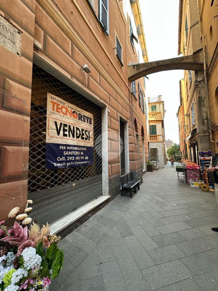 4-Zimmer Gewerbliche Immobilie in Arenzano, Italy, Nr. 144701