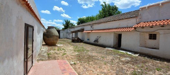 4 bedrooms House in Piedrabuena, Spain No. 69037 24