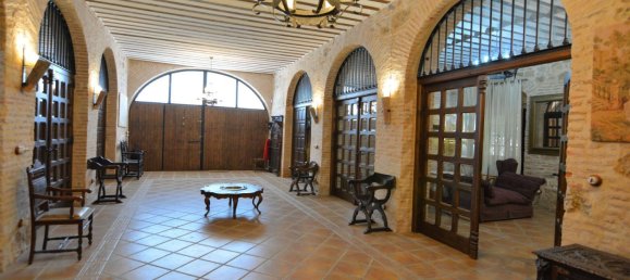 4 bedrooms House in Piedrabuena, Spain No. 69037 5