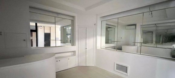 2 rooms Commercial property in Piacenza, Italy No. 86092 2