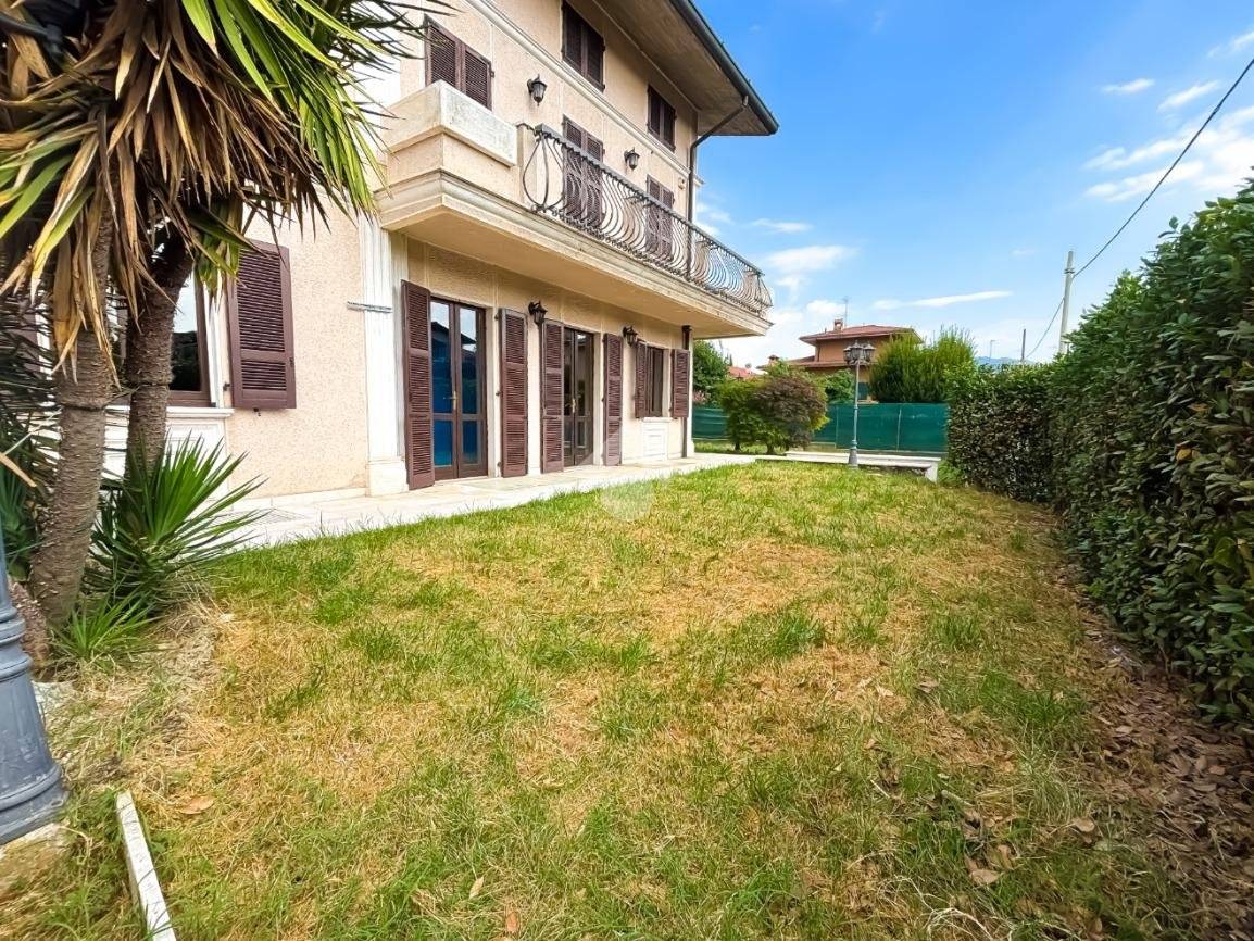 2 bedrooms Villa in Passirano, Italy No. 342836