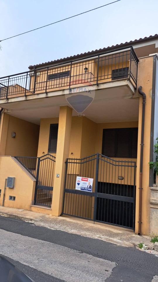 6 rooms House in Canicattini Bagni, Italy No. 113379