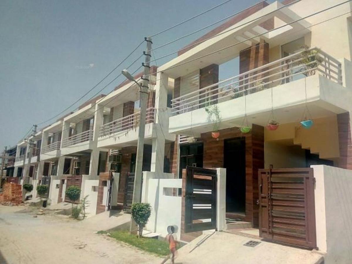 2 bedrooms House in Lucknow, India No. 1792