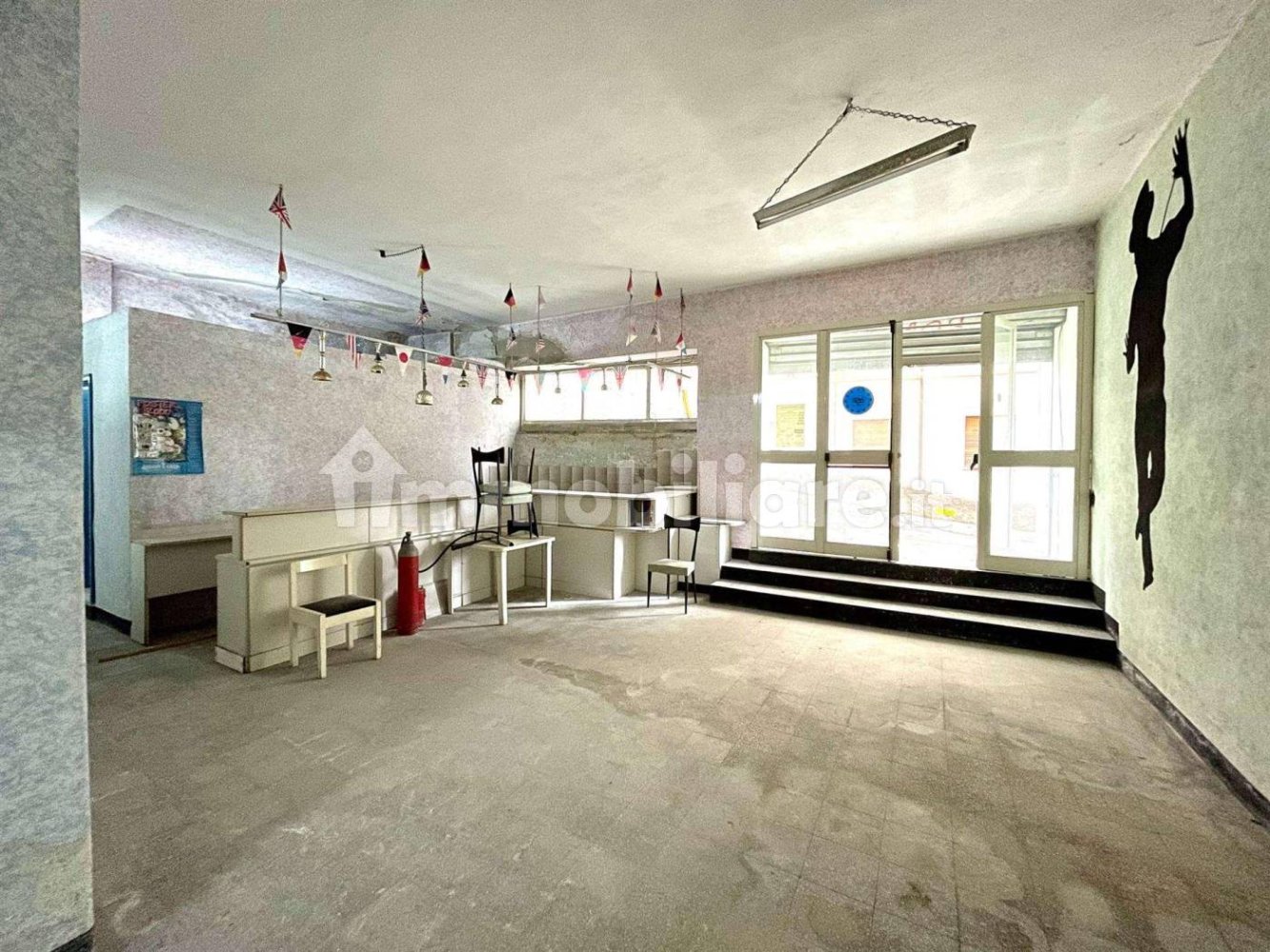 Lagerhaus in Cosenza, Italy 794m², Nr. 81230