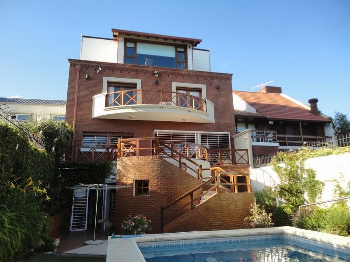 5 bedrooms House in Mar del Plata, Argentina No. 70873