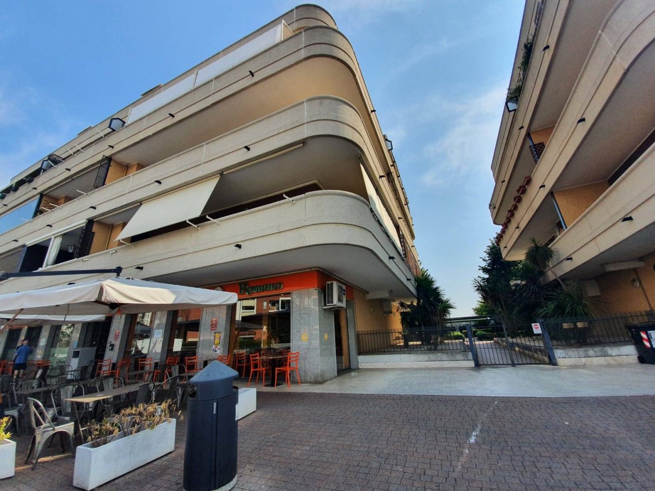 2 Schlafzimmer Gewerbliche Immobilie in Rome, Italy, Nr. 128874