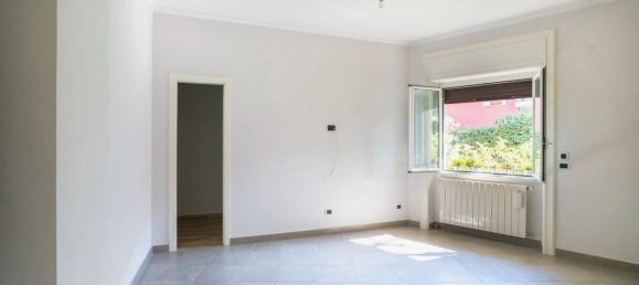 3 rooms Apartment in Naples, Italy No. 353351 6