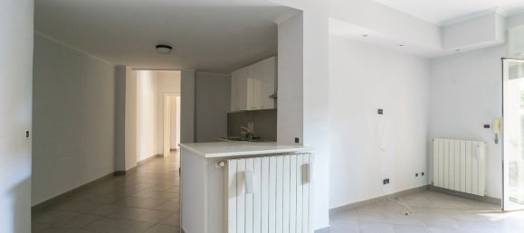 3 rooms Apartment in Naples, Italy No. 353351 2