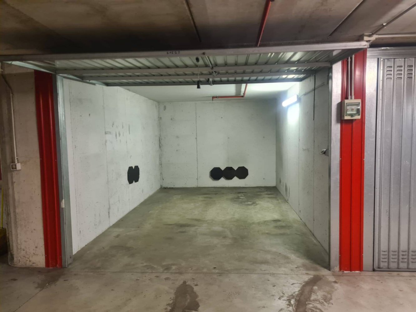 1 room Garage in Milan, Italy No. 239640