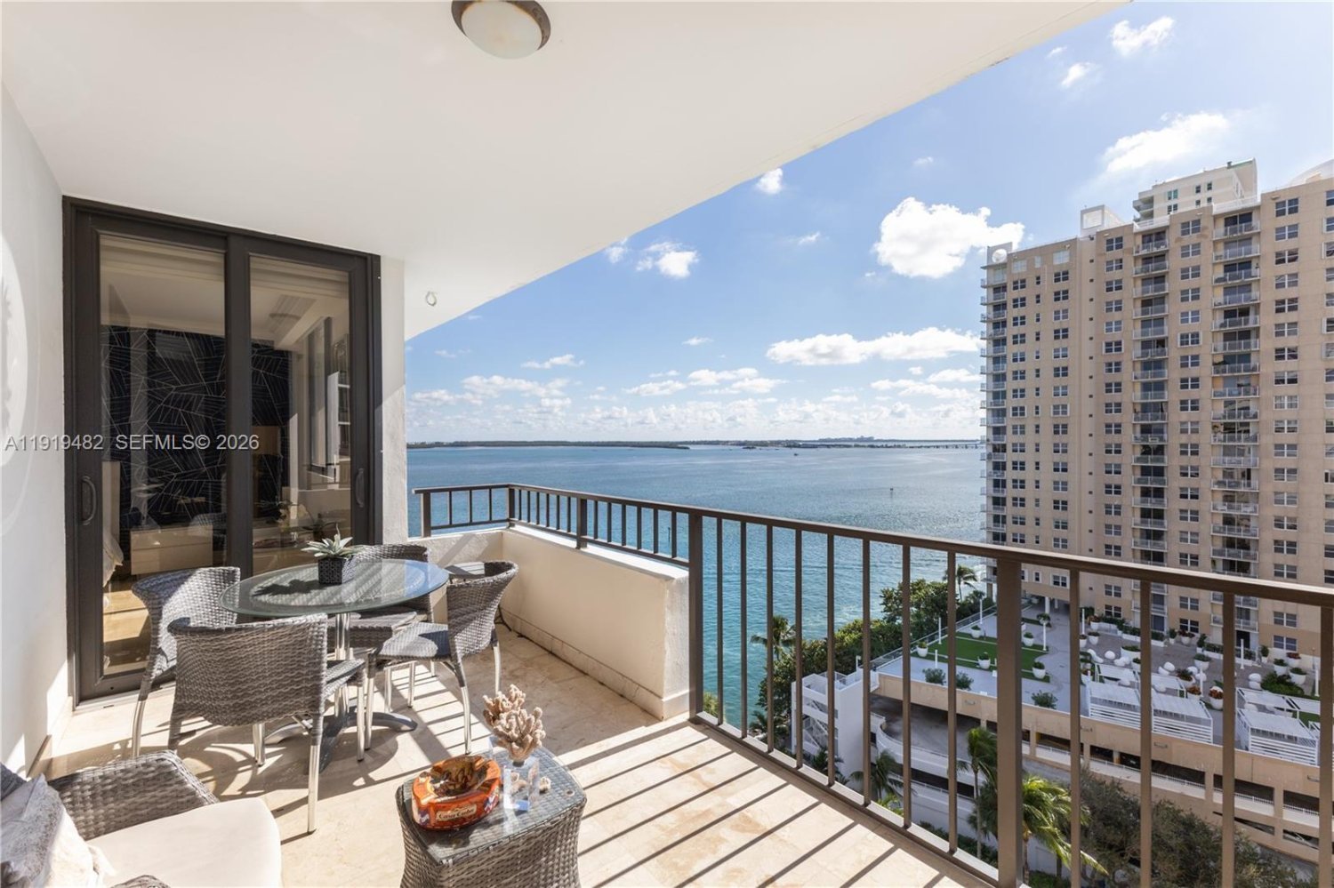 2 dormitorios propiedad comercial en venta en Miami, Miami-Dade, Florida, USA № 614541
