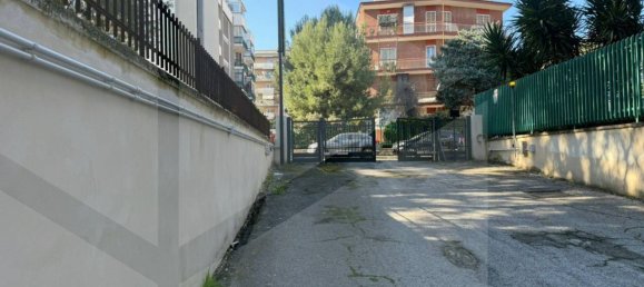 Imóvel comercial de 2 divisões em Bari, Italy N.º 17343 10