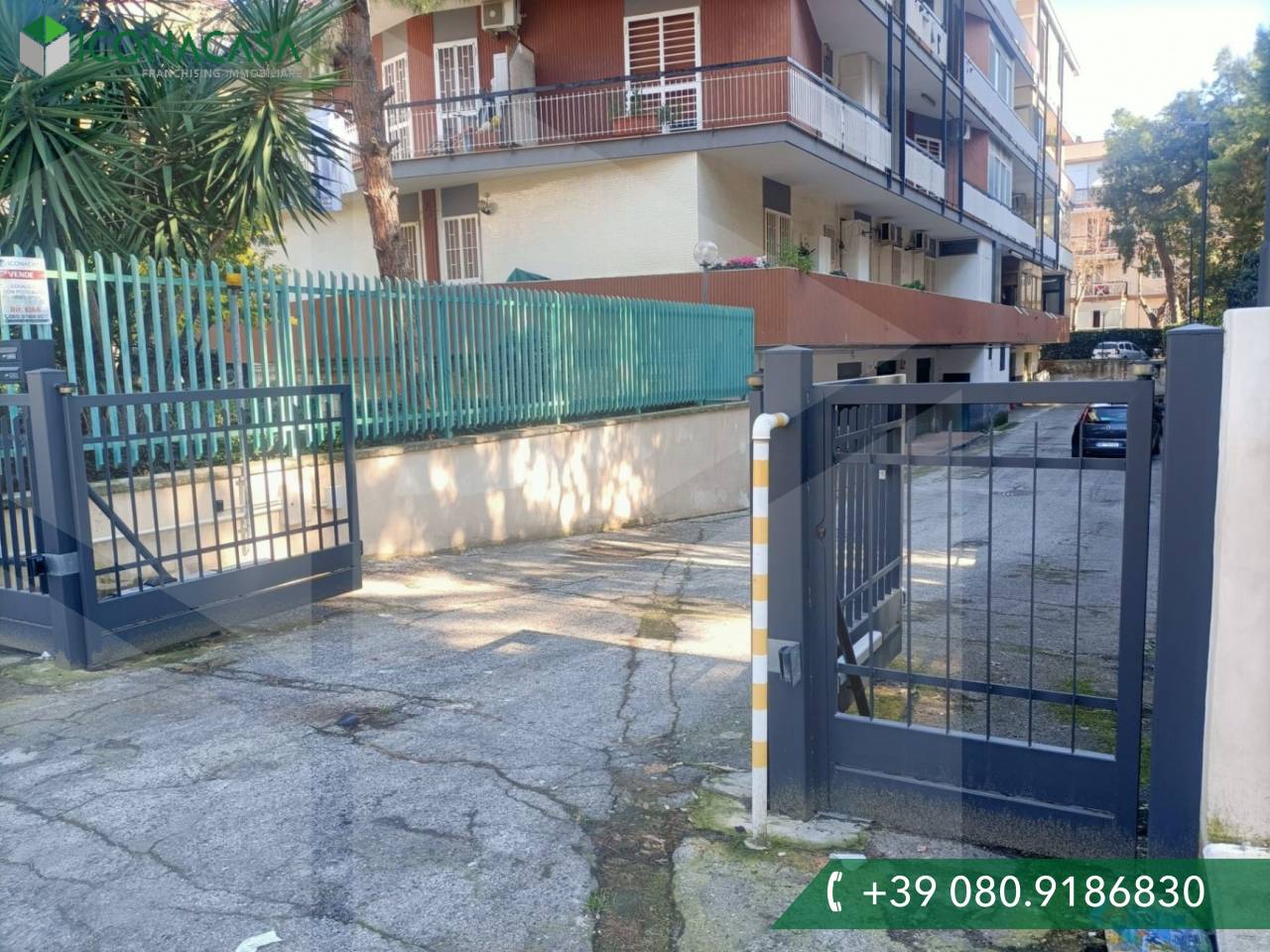 Imóvel comercial de 2 divisões em Bari, Italy N.º 17343