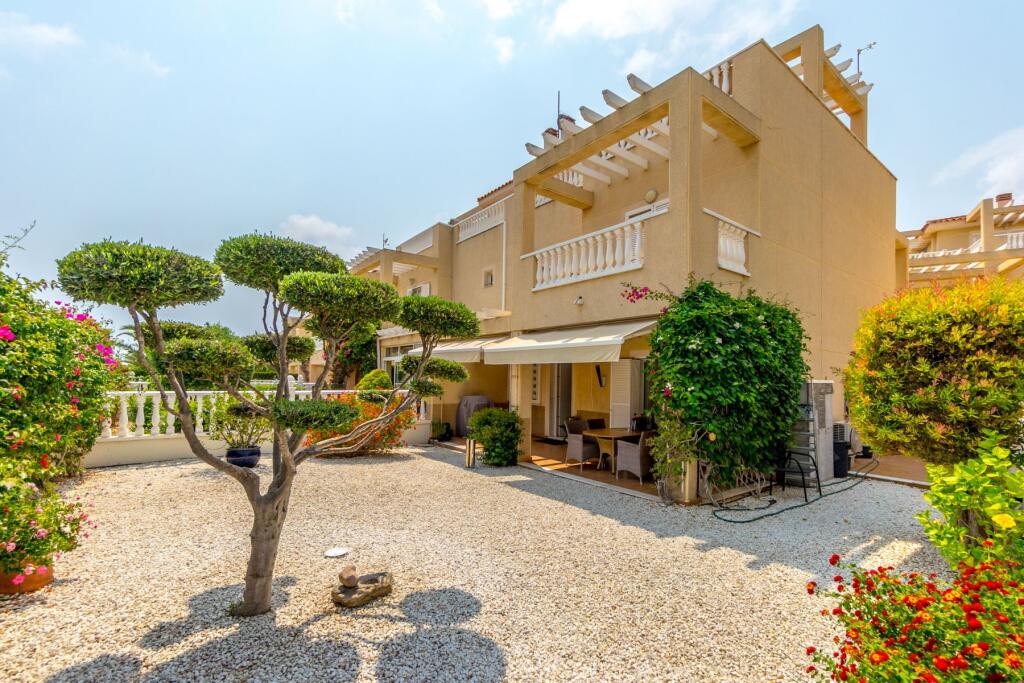 3 bedrooms Townhouse in Alicante, Spain No. 202096