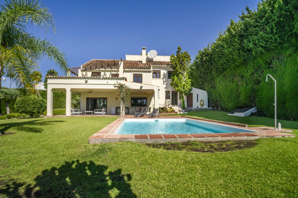 4 bedrooms Villa in Marbella, Spain No. 177901