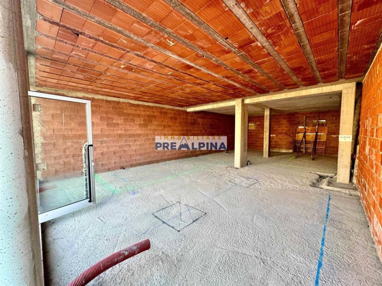 1-Zimmer Gewerbliche Immobilie in Vertova, Italy, Nr. 2989