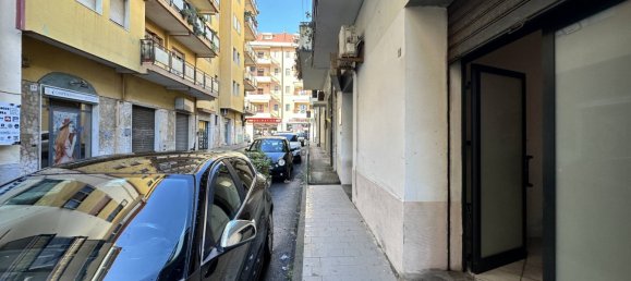 Коммерческая недвижимость с 2 комнатами в Катандзаро, Италия № 80581 2