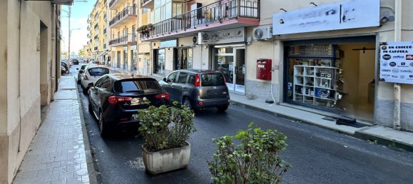 Коммерческая недвижимость с 2 комнатами в Катандзаро, Италия № 80581 3