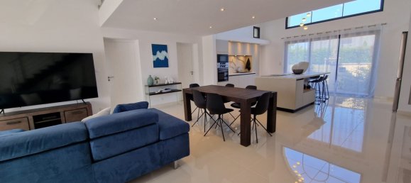 5 bedrooms House in Fondettes, France No. 249567 4