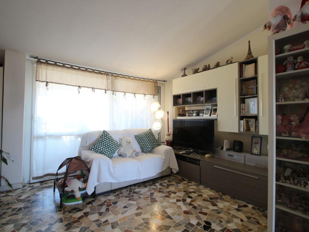 2 bedrooms Apartment in Garbagnate Milanese, Italy No. 324770