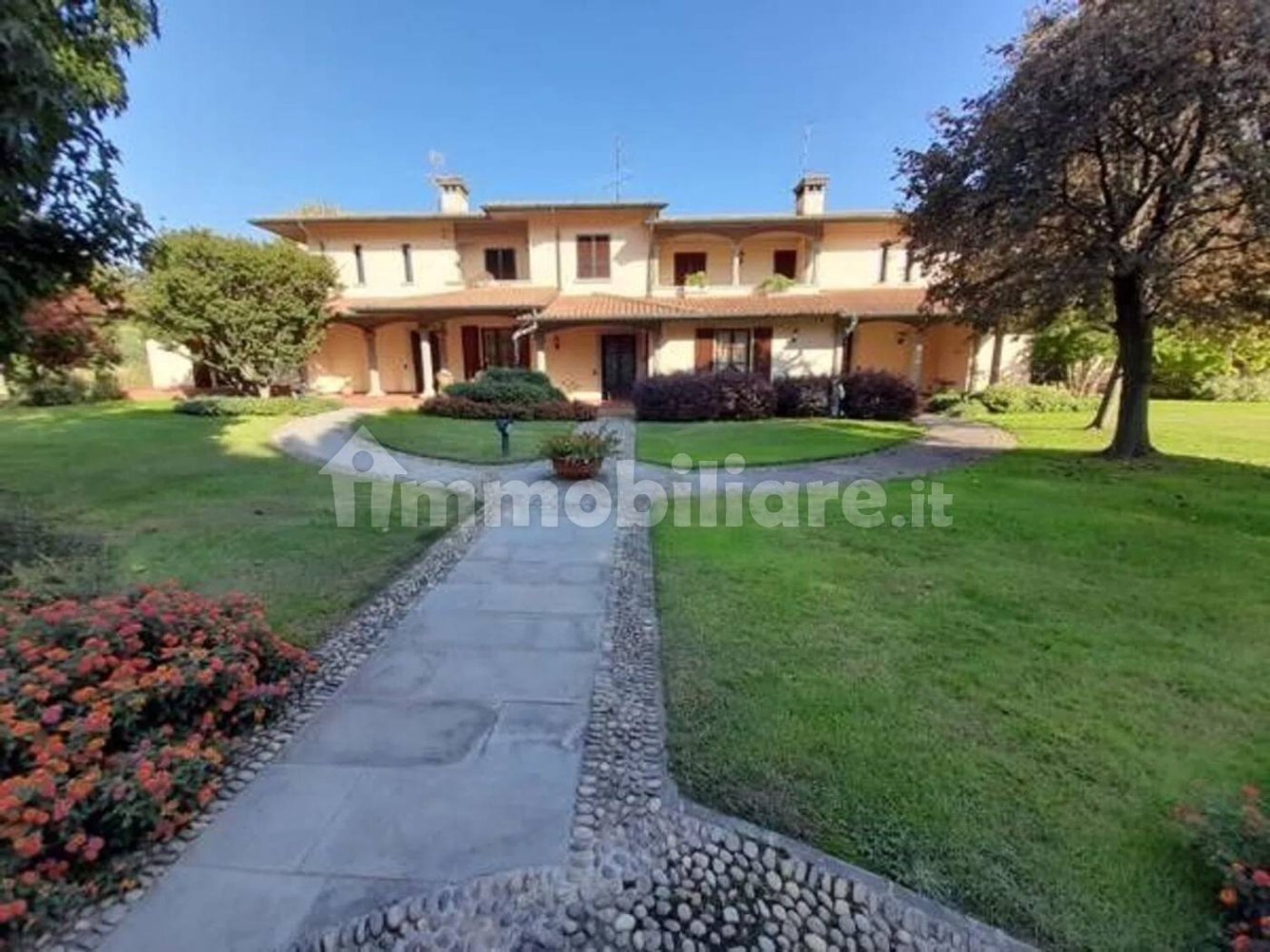 5 bedrooms Villa in Cazzago San Martino, Italy No. 264581
