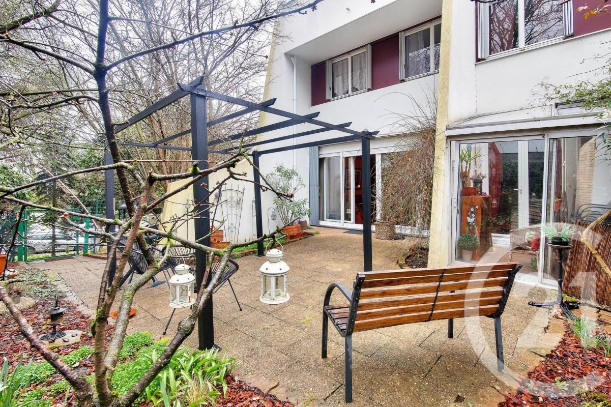 3 chambres Duplex à Fontenay-sous-Bois, France No. 167931