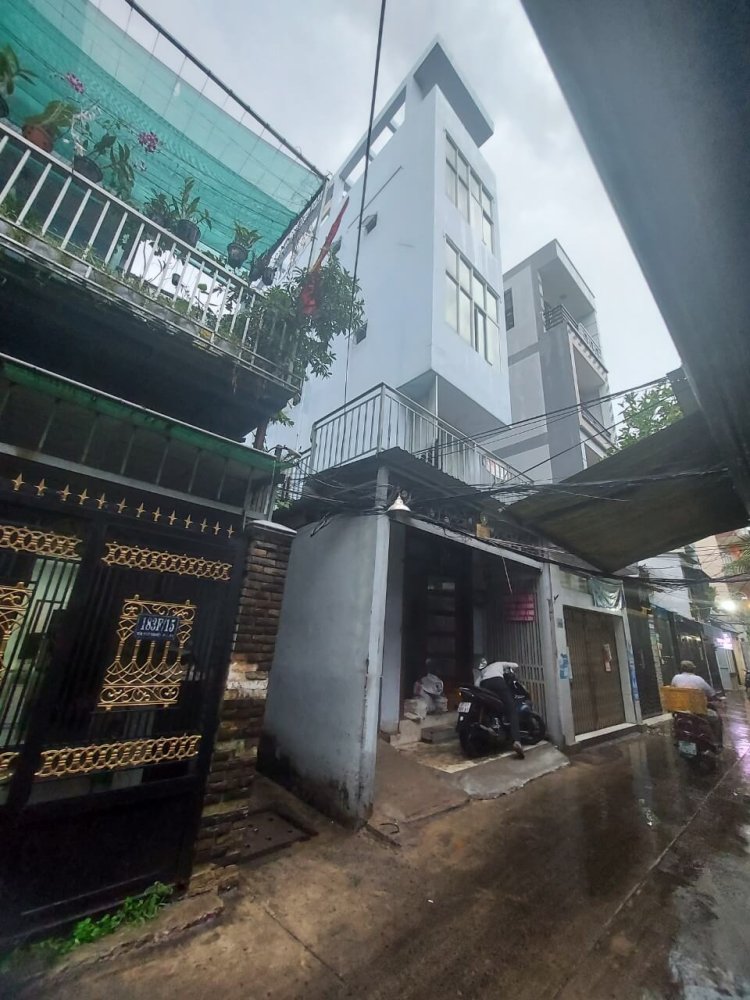 120m² House in District 4, Vietnam No. 13065
