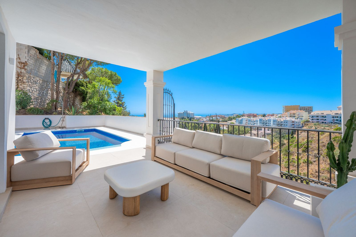 Villa de 4 dormitorios en Fuengirola, Spain No. 238062