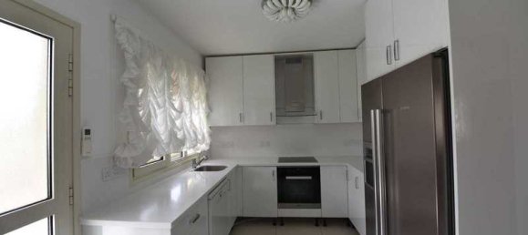 5 bedrooms Villa in Germasogeia, Cyprus No. 13555 9