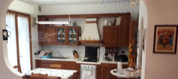 5 rooms Apartment in Piombino, Italy No. 41739 9