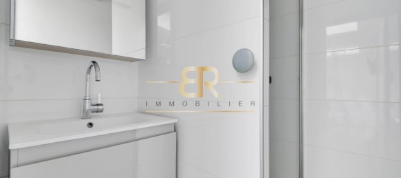 Studio in Paris, France No. 173396 7