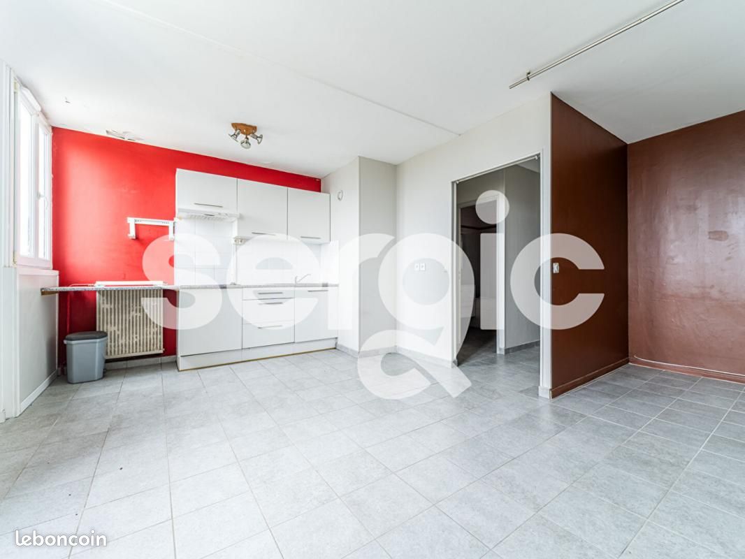 Studio in Mons-en-Baroeul, France No. 56102