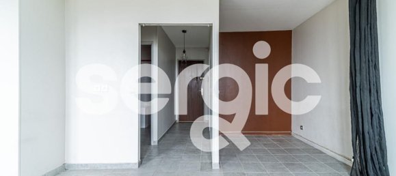 Studio in Mons-en-Baroeul, France No. 56102 8