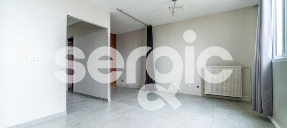 Studio in Mons-en-Baroeul, France No. 56102 9