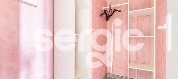 Studio in Mons-en-Baroeul, France No. 56102 7