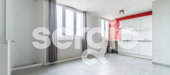 Studio in Mons-en-Baroeul, France No. 56102 2